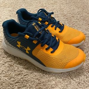 Boys Under Armour Running Shoes (4Y)